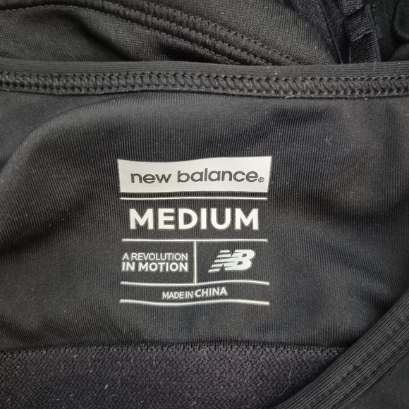 New Balance Women's Ruched Sides Keyhole Back Shelf Bra Athletic Tank Top - Sz M - Picture 8 of 10